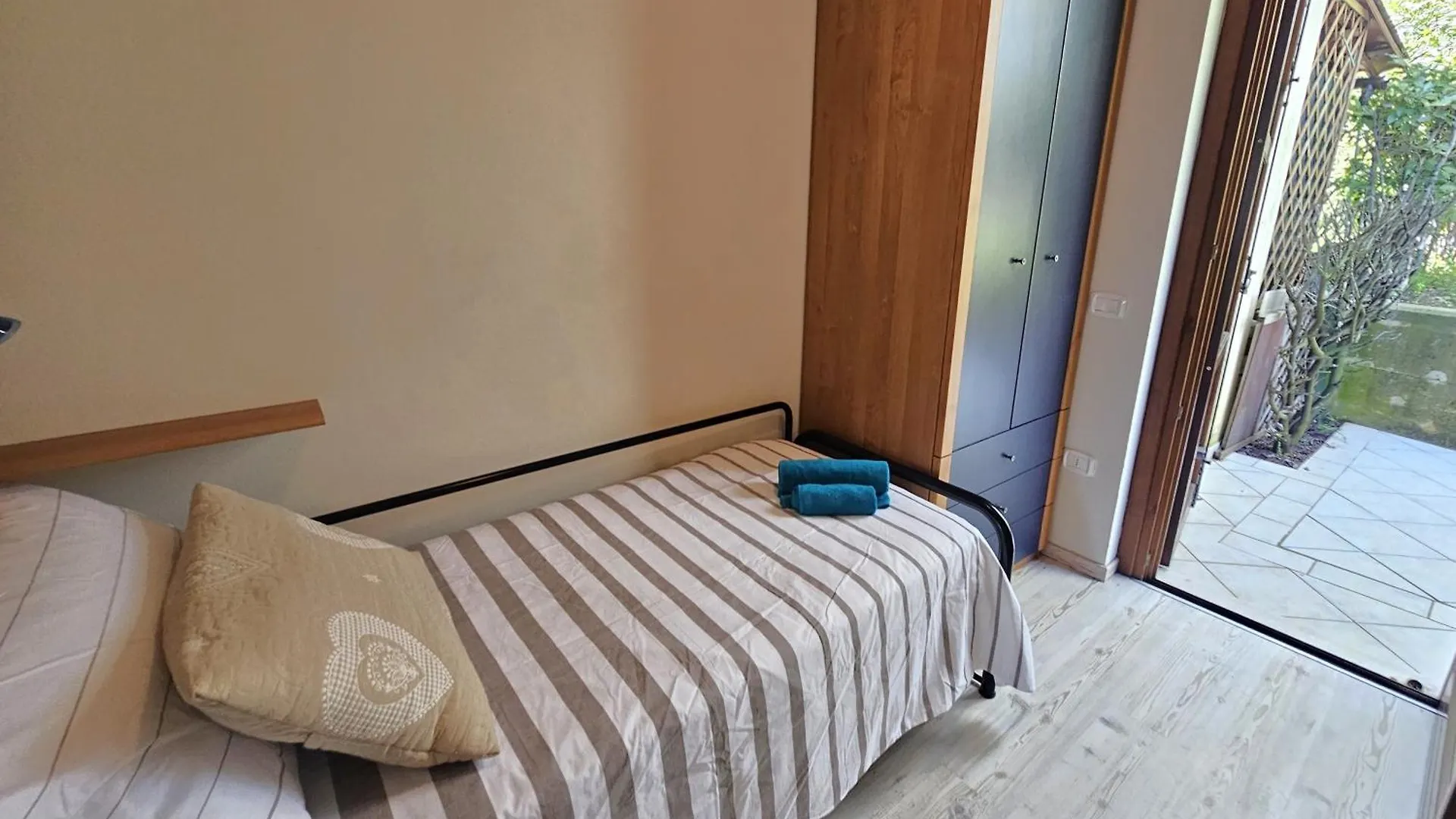 Viky'S Apartment-By Goccia Di Lago Padenghe sul Garda Lägenhet
