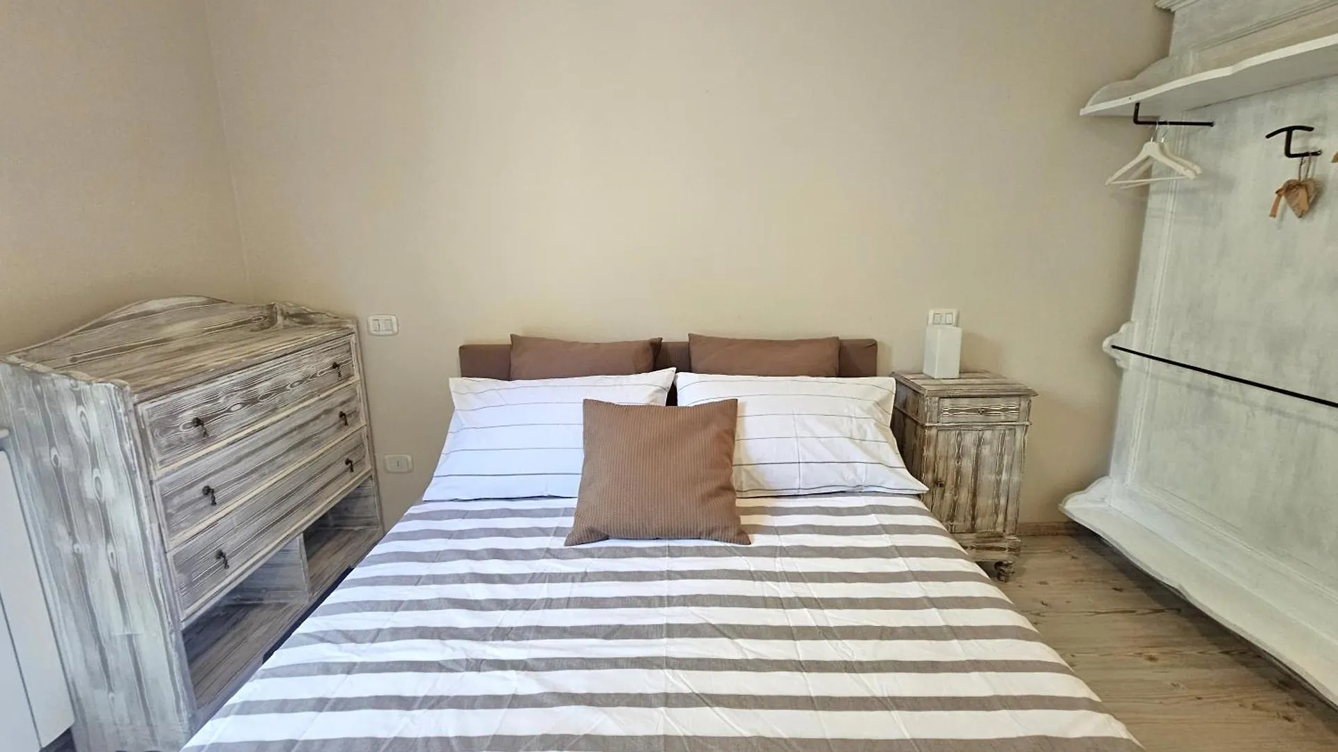 פאדנג'ה סול גארדה Viky'S Apartment-By Goccia Di Lago דירה פאדנג'ה סול גארדה